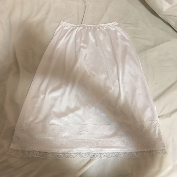Silky white mid length skirt - Picture 2 of 4